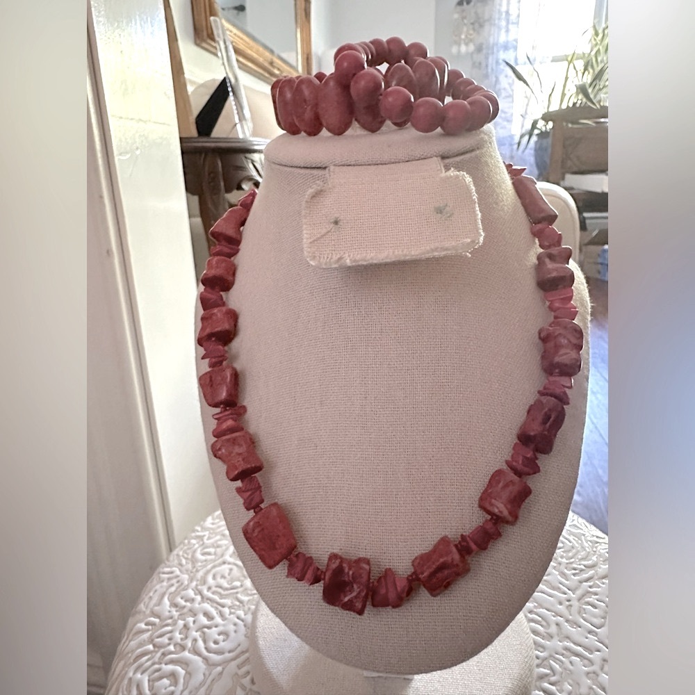 3 piece Coral & Red Stone & resin Necklace and Bracelet Set gorgeous & vintage